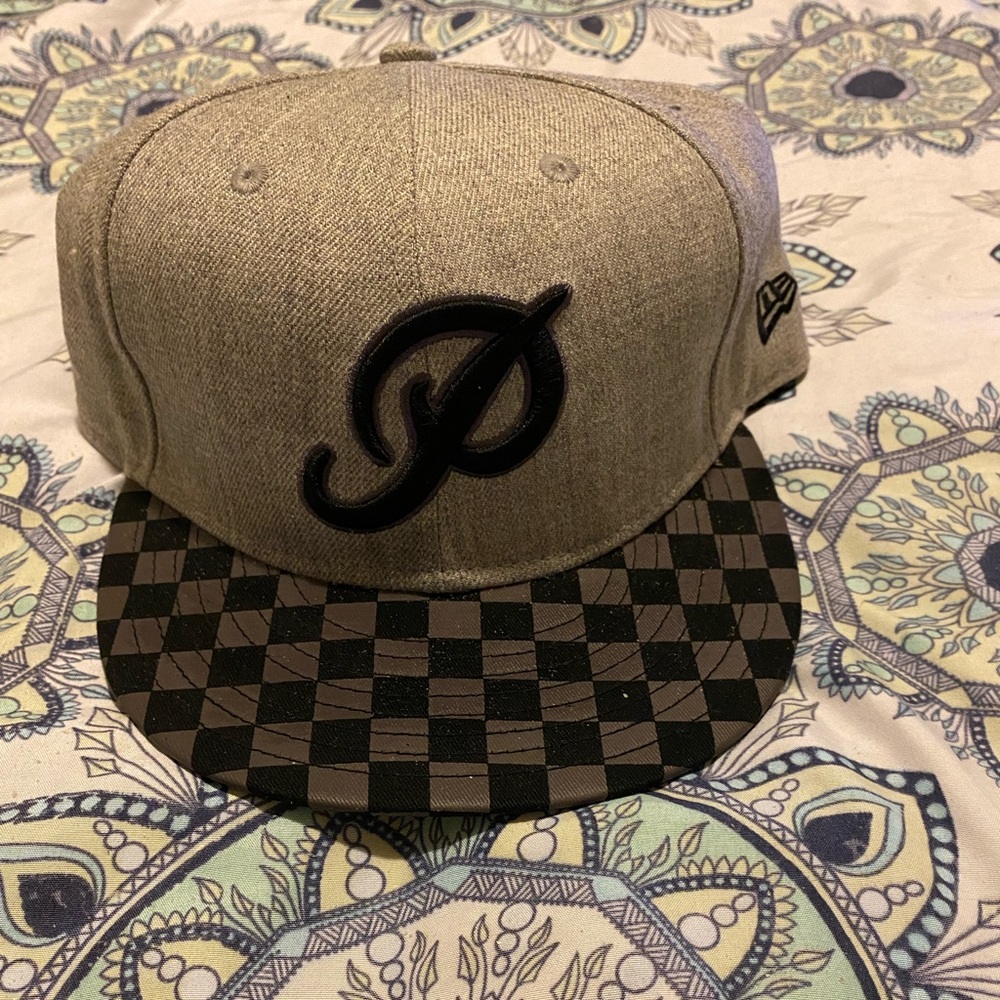 Primitive New Era 9Fifty Snapback Cap EUC